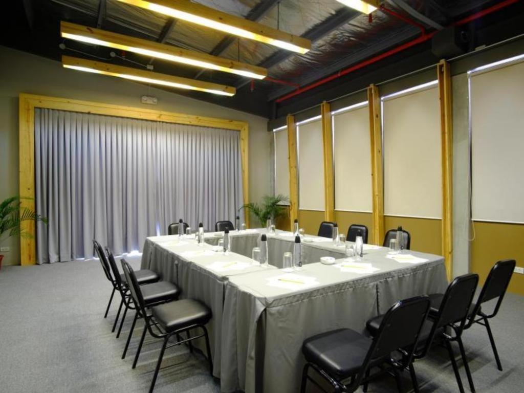 Cuarto Hotels Cebu Exterior photo