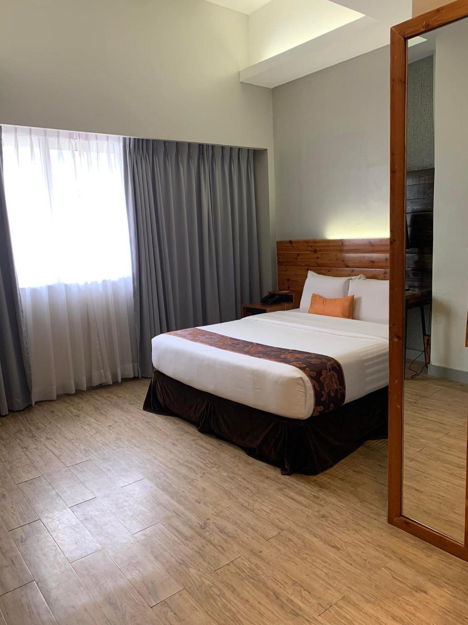 Cuarto Hotels Cebu Exterior photo