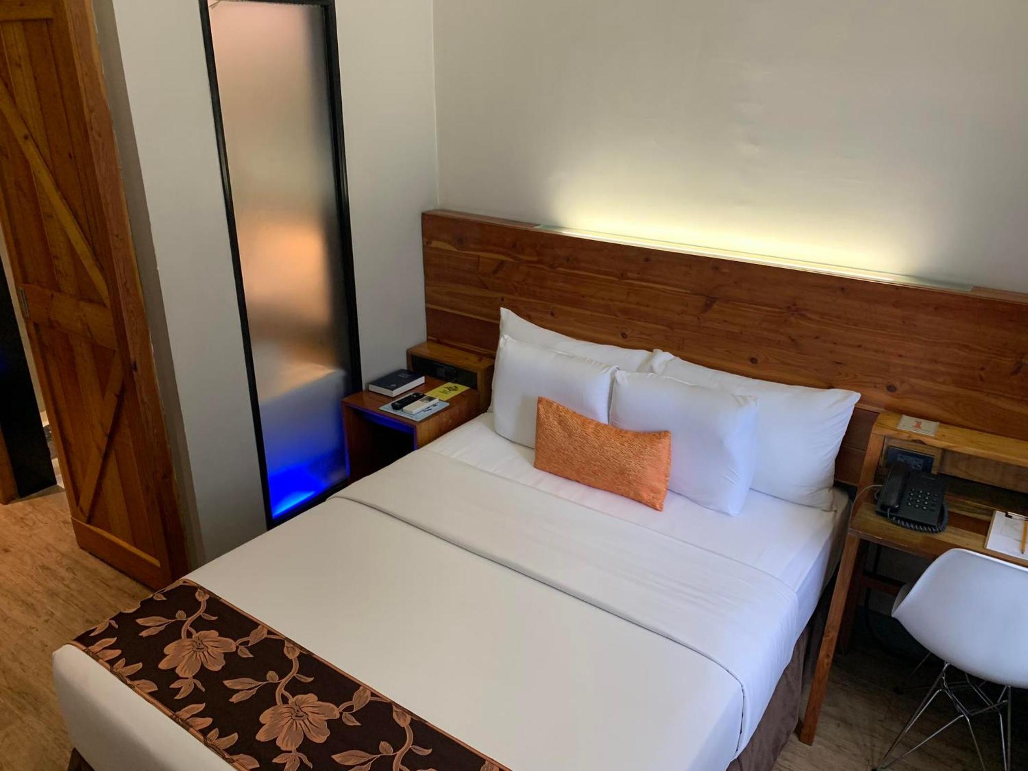 Cuarto Hotels Cebu Exterior photo