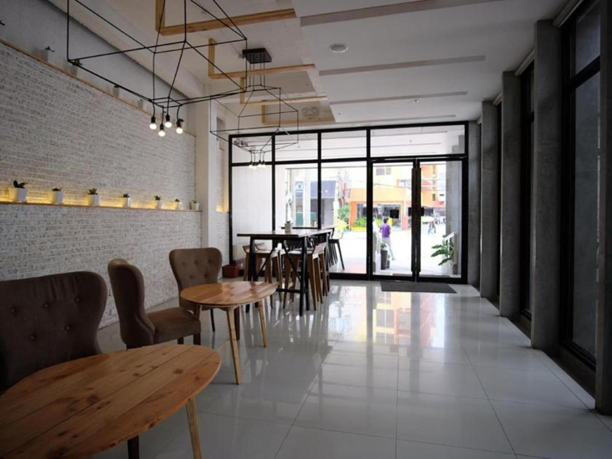Cuarto Hotels Cebu Exterior photo